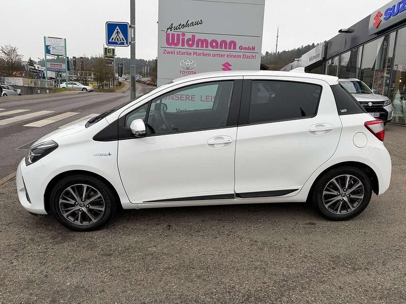 Gebraucht Toyota Yaris Hybrid 101 PS (74 kW) 2020 Schneeweiß Kleinwagen