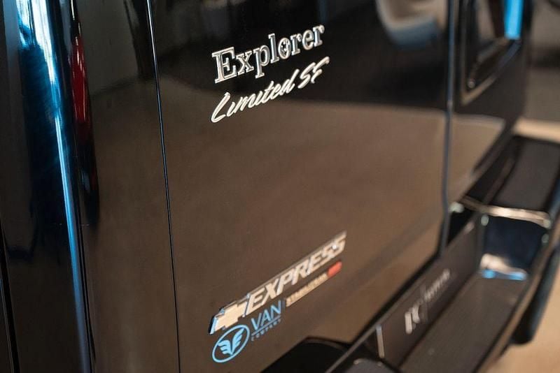Second-hand Chevrolet Express SE 314 CP (230 kW) 2014 Negru Monovolum