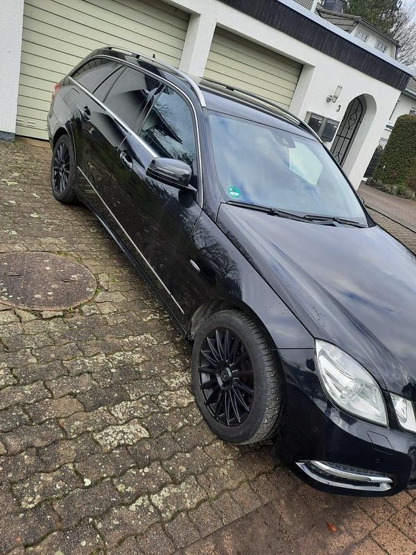Gebraucht Mercedes E300 235 PS (172 kW) 2010 Schwarz Kombi
