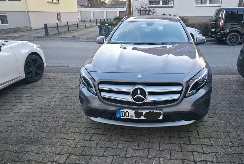 Gebraucht Mercedes GLA200 136 PS (100 kW) 2014 Grau SUV