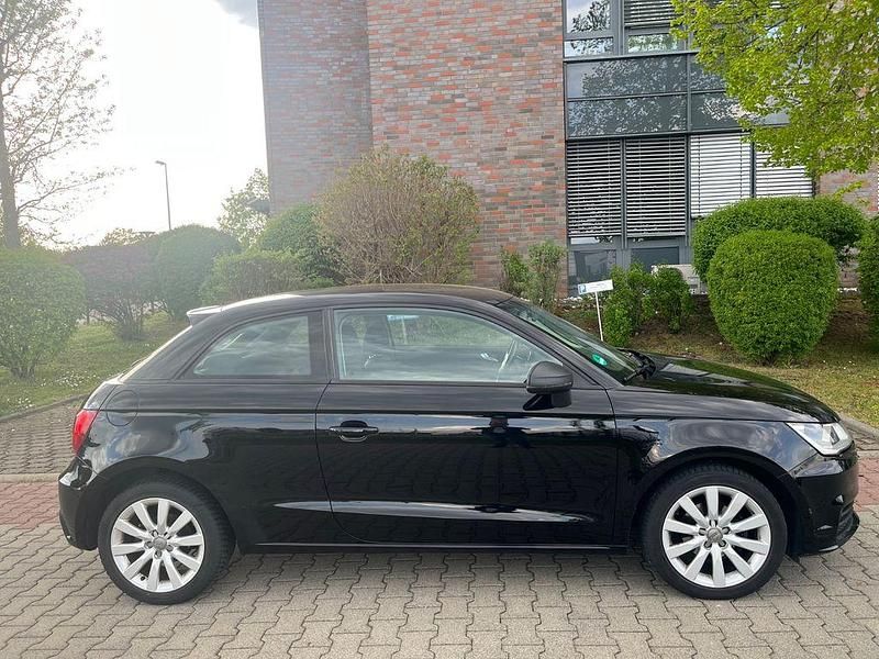 Używany Audi A1 Basis 90 KM (66 kW) 2016 Czarny Hatchback