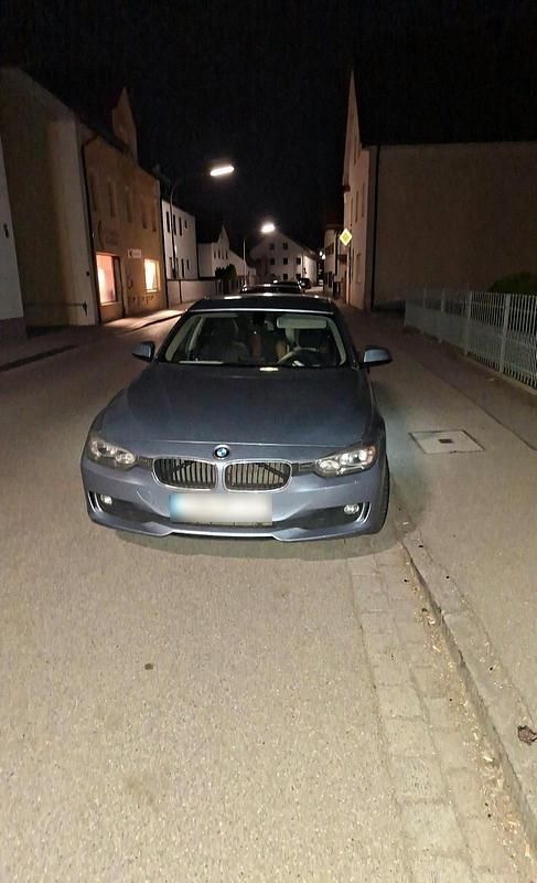 Gebraucht BMW 318 148 PS (108 kW) 2014 Blau Limousine
