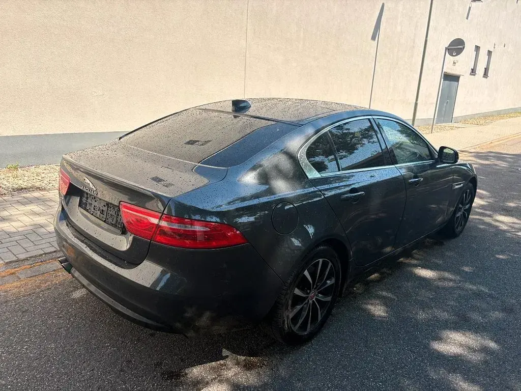 Gebraucht Jaguar XE Prestige 179 PS (131 kW) 2016 Grau Limousine