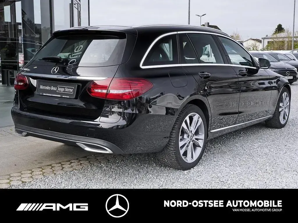 Gebraucht Mercedes C300 Advanced 194 PS (142 kW) 2021 Schwarz Kombi