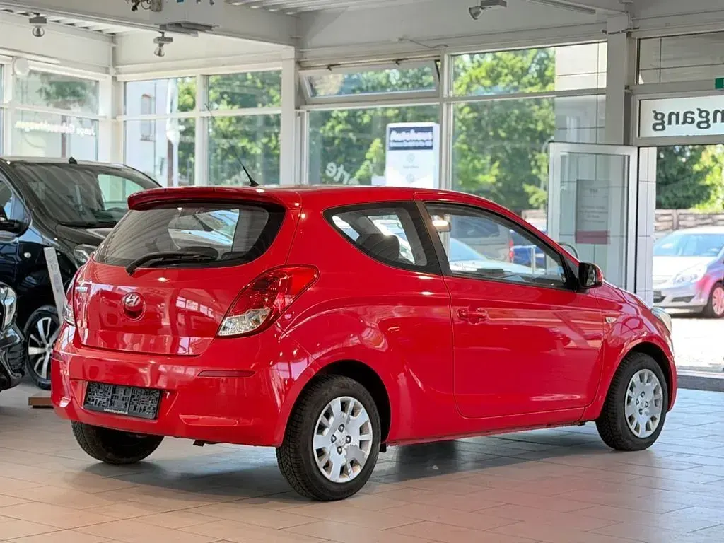 Gebraucht Hyundai i20 Edition 86 PS (63 kW) 2013 Rot Kleinwagen