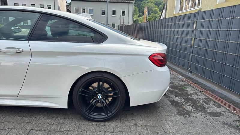 Gebraucht BMW 440 Basis 326 PS (239 kW) 2019 Weiß Coupé