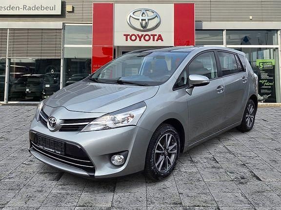 Gebraucht Toyota Verso Life 147 PS (108 kW) 2012 Titansilber mica metallic Van / Kleinbus