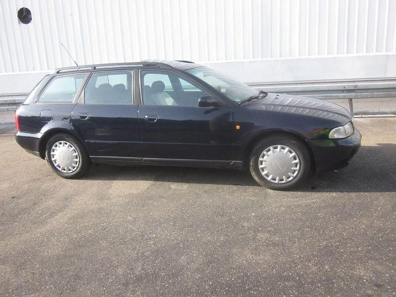 Gebraucht Audi A4 Design 125 PS (91 kW) 1997 Blau Kombi