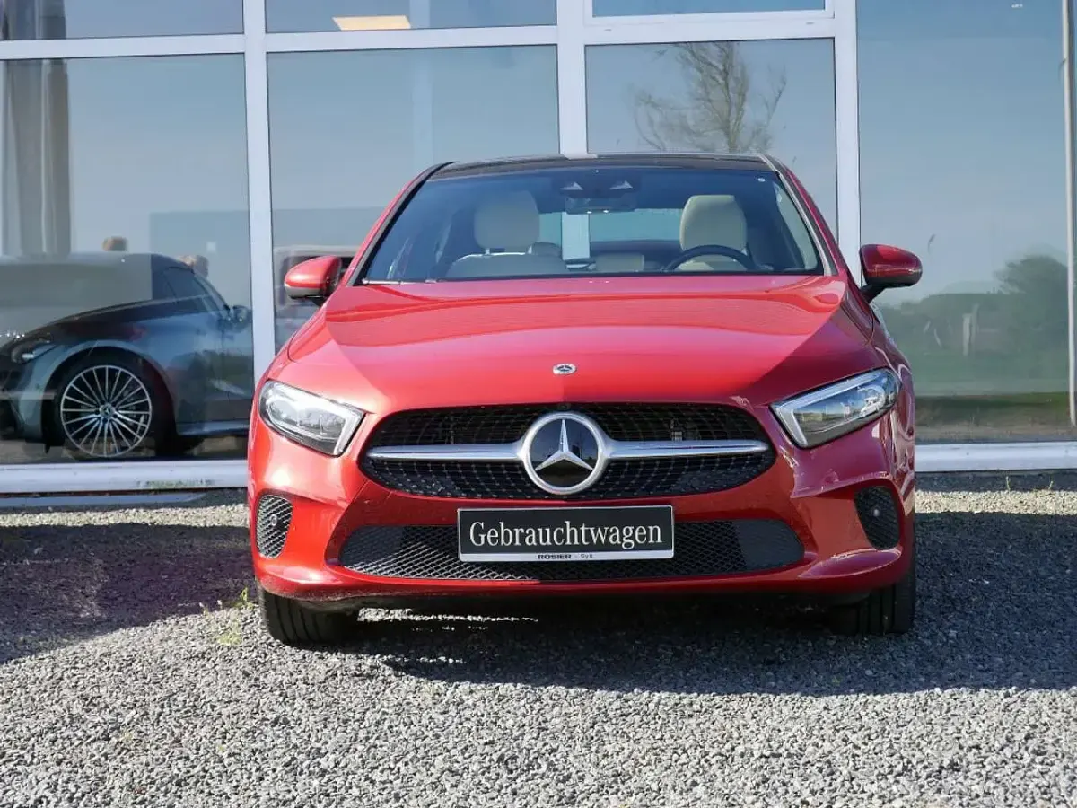 Gebraucht Mercedes E250 Progressive 160 PS (117 kW) 2021 Rot Coupé