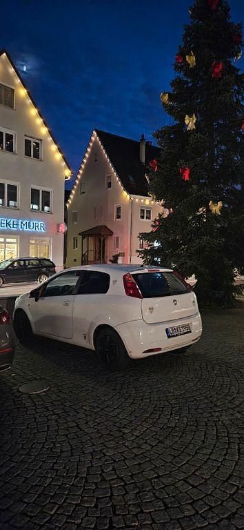 Weiß Gebraucht 2006 Fiat Punto Dynamic Limousine | 600 € (Fairer Preis) - Bild 1/4