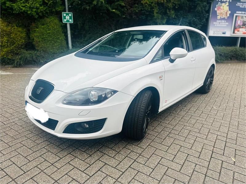 Weiß Gebraucht 2013 Seat Leon Copa Kleinwagen | 5.700 € (Superpreis) - Bild 1/4