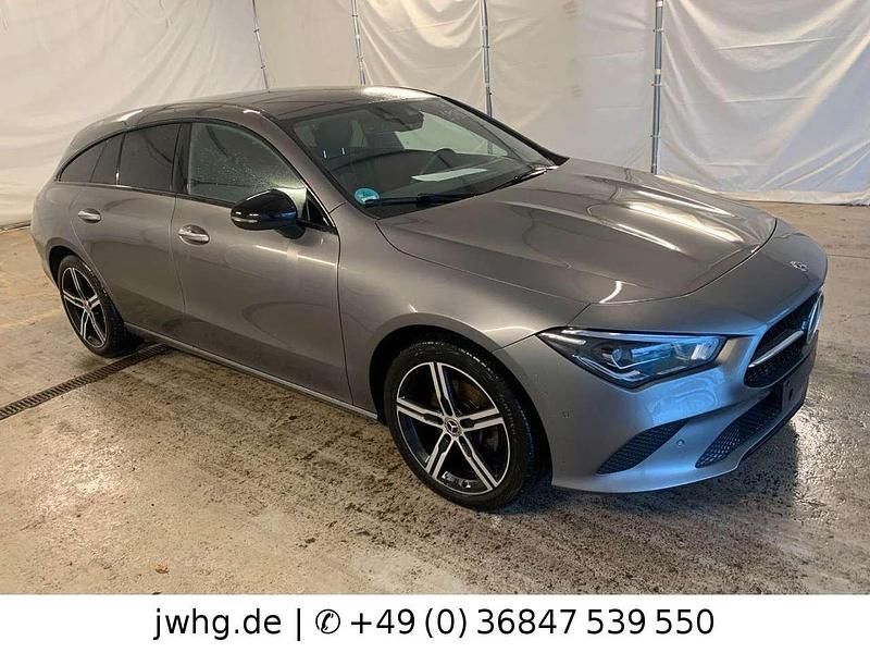Gebraucht Mercedes CLA200 150 PS (110 kW) 2021 Designo magno mountaingrau (metallic) Kombi