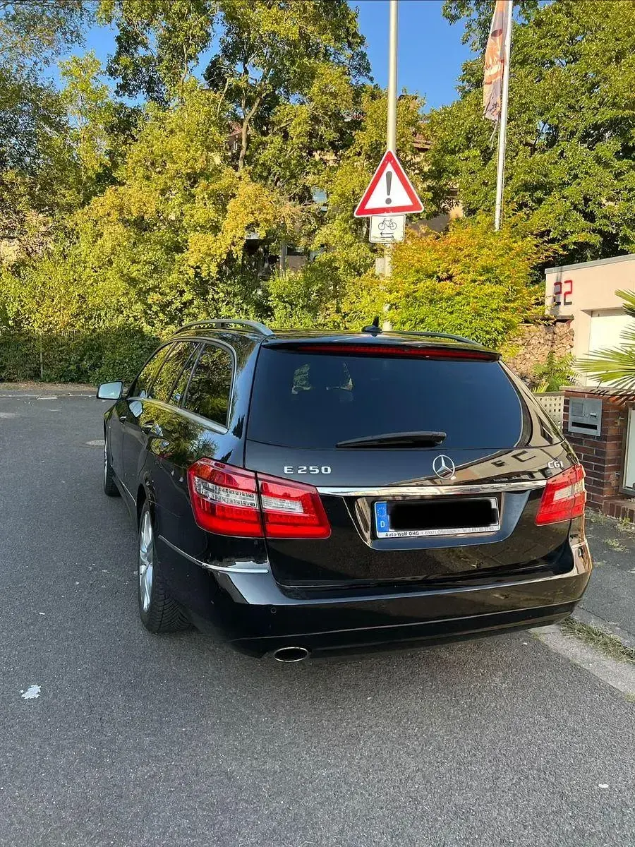 Gebraucht Mercedes E250 Elegance 204 PS (150 kW) 2010 Schwarz Kombi