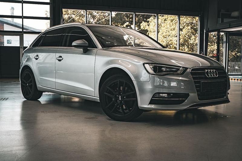 Silber Gebraucht 2015 Audi A3 Sport Limousine | 13.999 € (Fairer Preis) - Bild 1/4