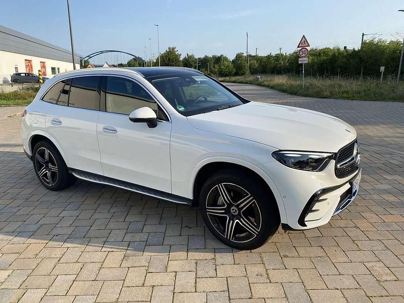 Weiß Gebraucht 2023 Mercedes GLC300e Advanced SUV | 56.299 € (Guter Preis) - Bild 1/4