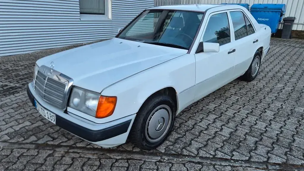 Brugt Mercedes E200 136 HK (100 kW) 1990 Hvid Sedan