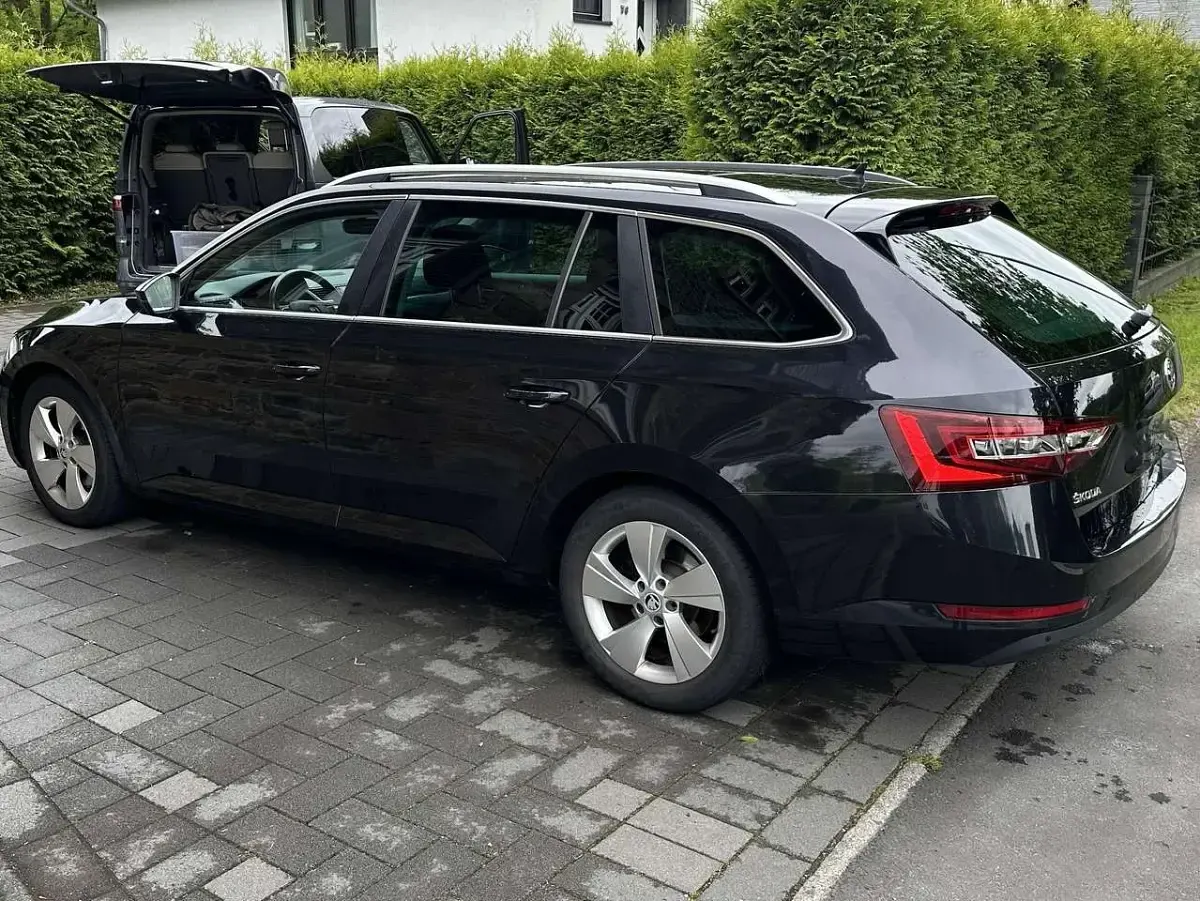 Używany Skoda Superb Style 190 KM (139 kW) 2017 Czarny Kombi