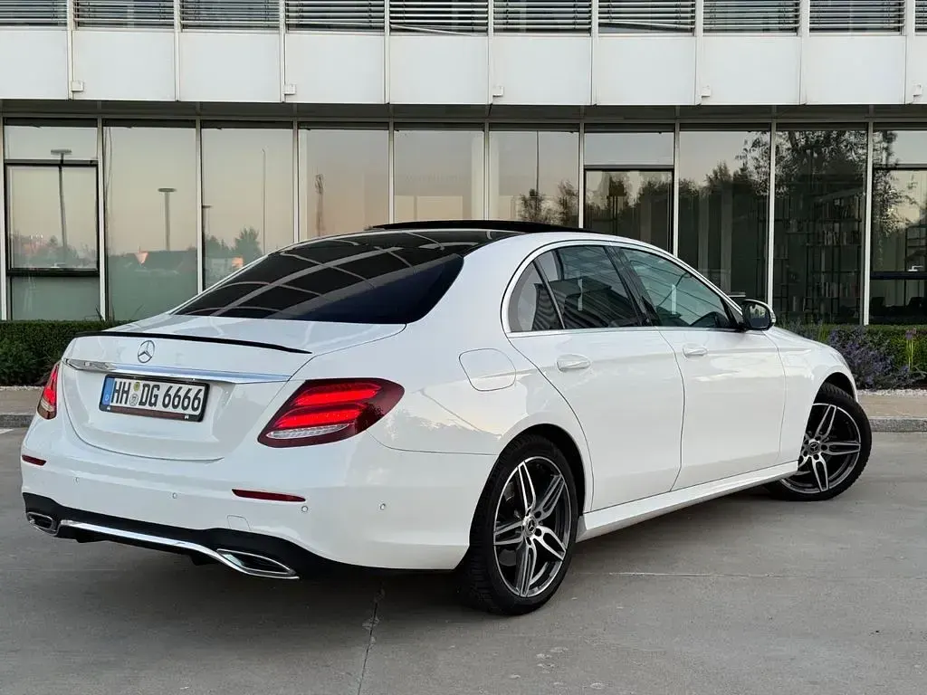 Gebraucht Mercedes E350 AMG line 258 PS (189 kW) 2017 Weiß Limousine