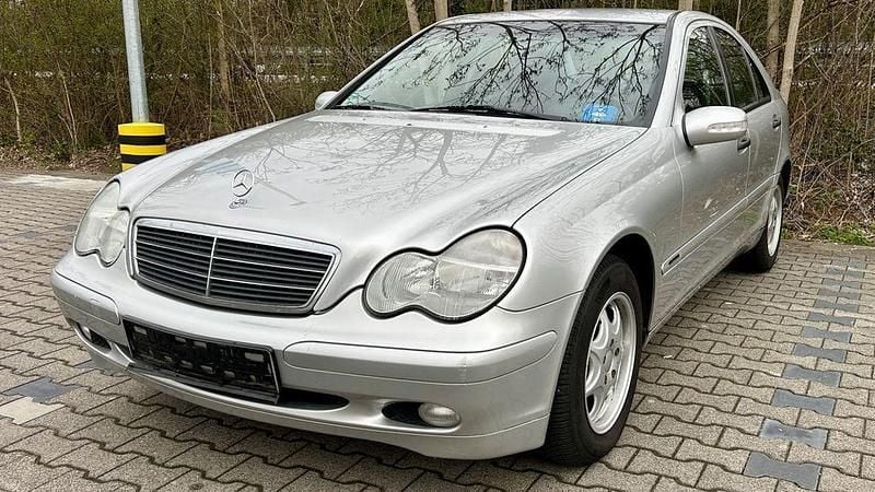 Gebraucht Mercedes C180 Classic 143 PS (105 kW) 2002 Silber Limousine