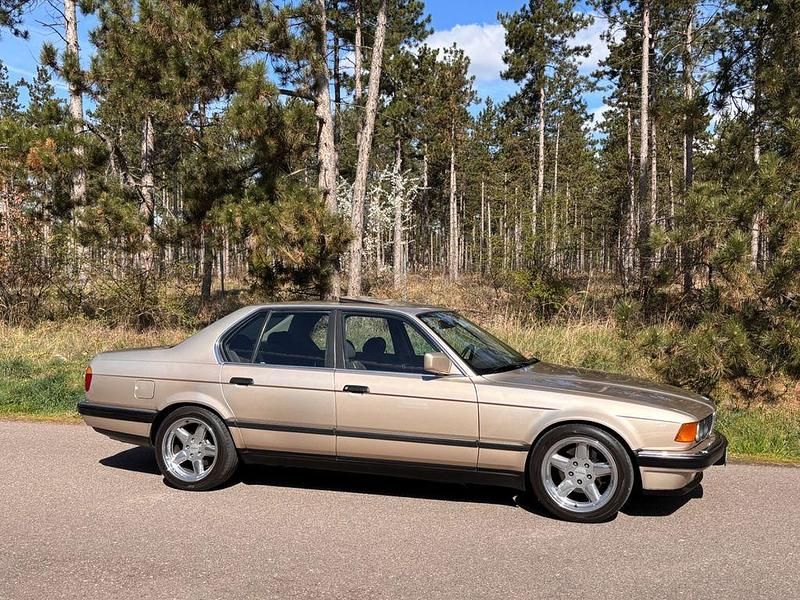 Brugt BMW 730 188 HK (138 kW) 1992 Guld Sedan