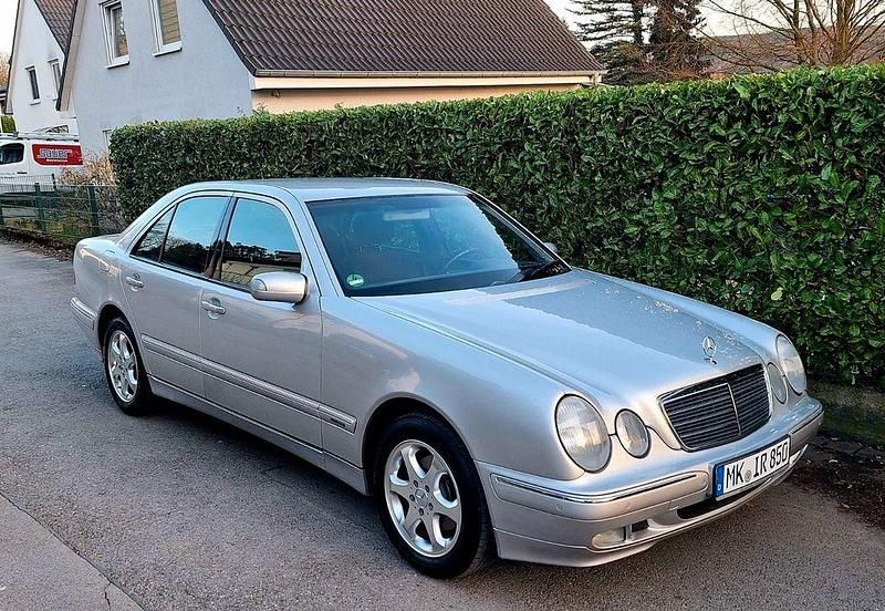 Gebraucht Mercedes 220 143 PS (105 kW) 2001 Silber Limousine