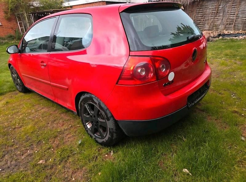 Gebraucht VW Golf V 110 PS (80 kW) 2004 Rot Kleinwagen