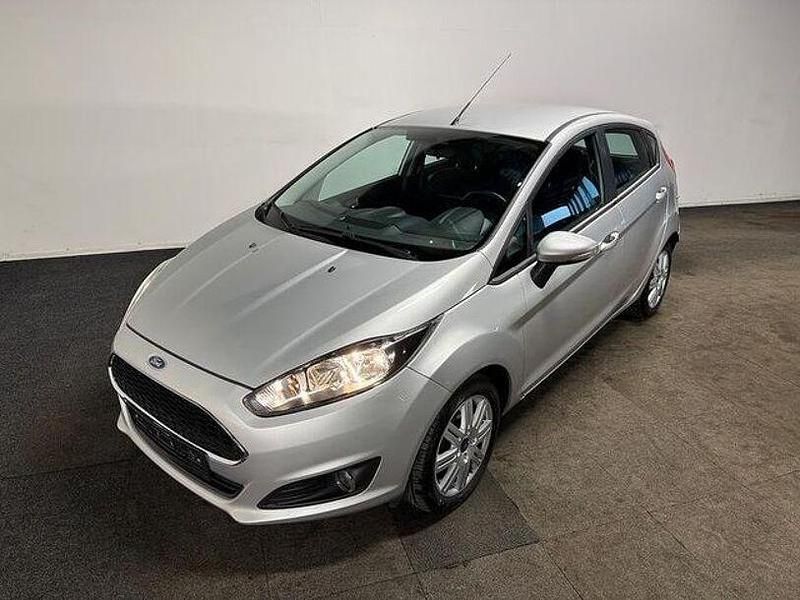 Gebraucht Ford Fiesta Trend 101 PS (74 kW) 2016 Silber Limousine