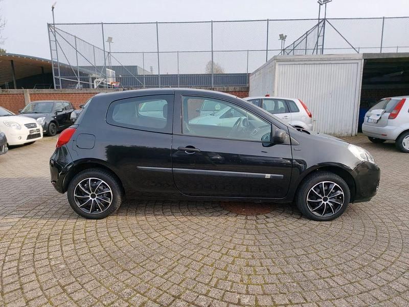 Gebraucht Renault Clio III 75 PS (55 kW) 2011 Schwarz Kleinwagen