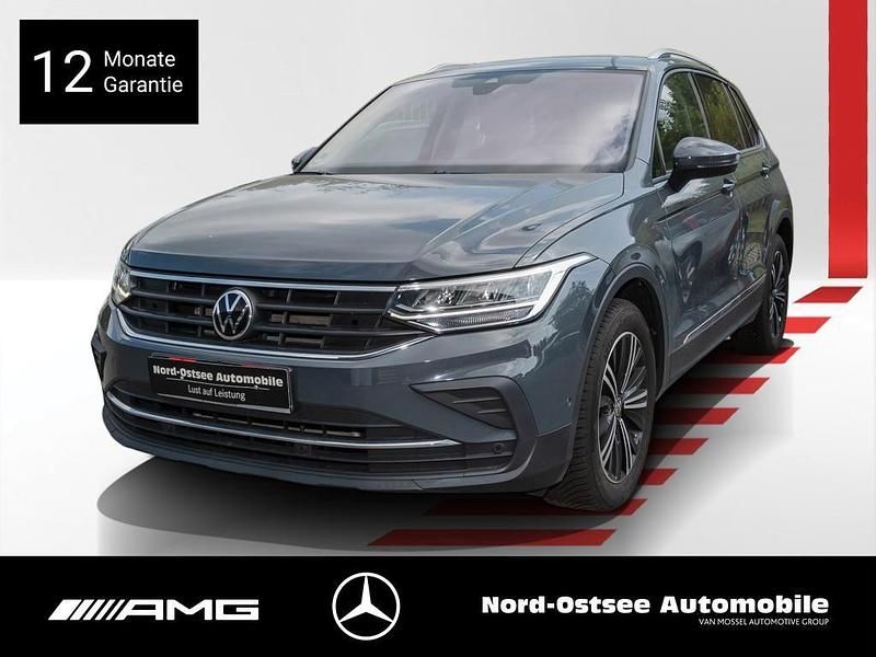 Grau Gebraucht 2021 VW Tiguan Active SUV | 25.990 € (Guter Preis) - Bild 1/4