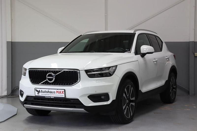 Ice white Gebraucht 2019 Volvo XC40 Momentum SUV | 29.990 € (Fairer Preis) - Bild 1/4