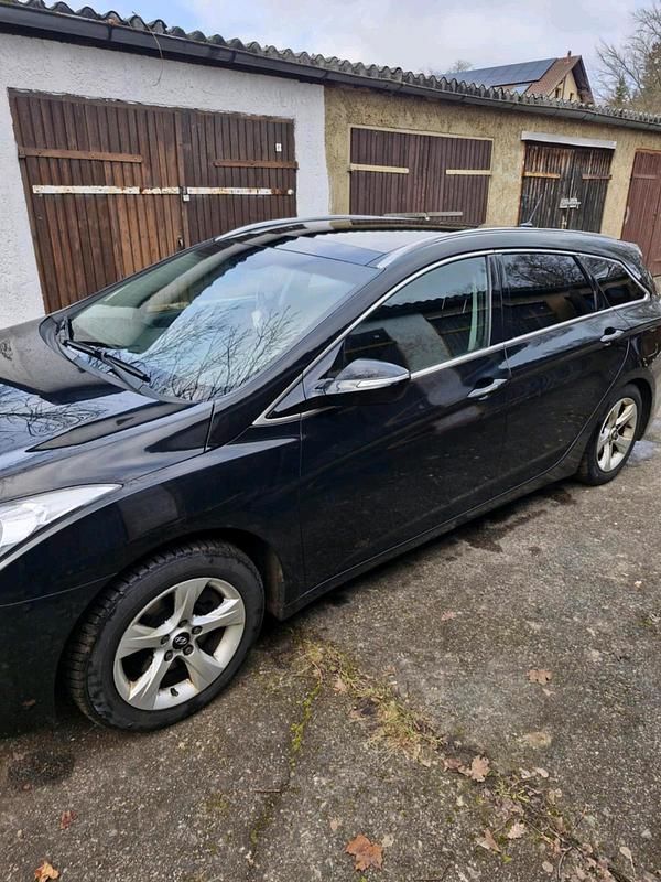 Gebraucht Hyundai i40 177 PS (130 kW) 2013 Schwarz Kombi