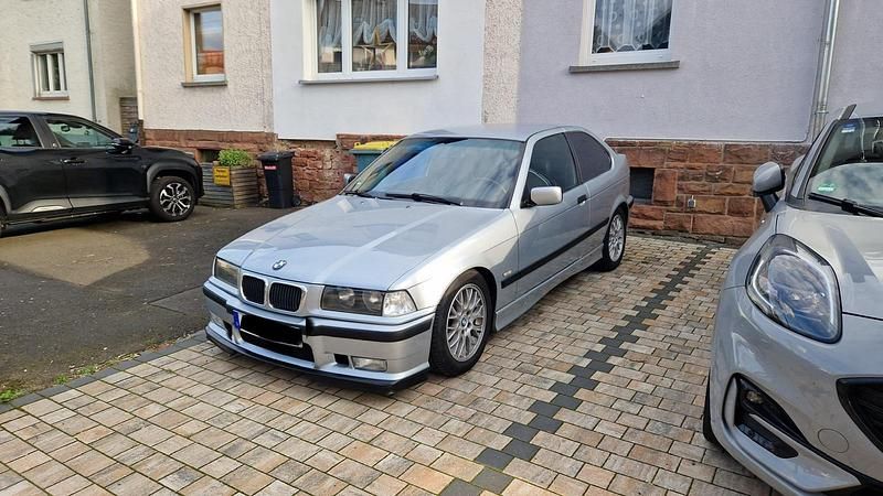 Silber Gebraucht 1998 BMW 323 Compact M Sport Kleinwagen | 3.900 € (Superpreis) - Bild 1/4