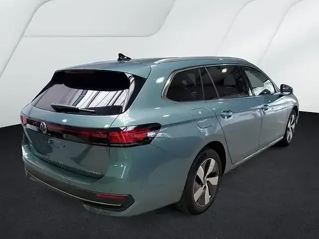 Gebraucht VW Passat Business 150 PS (110 kW) 2025 Maripositgrün Kombi