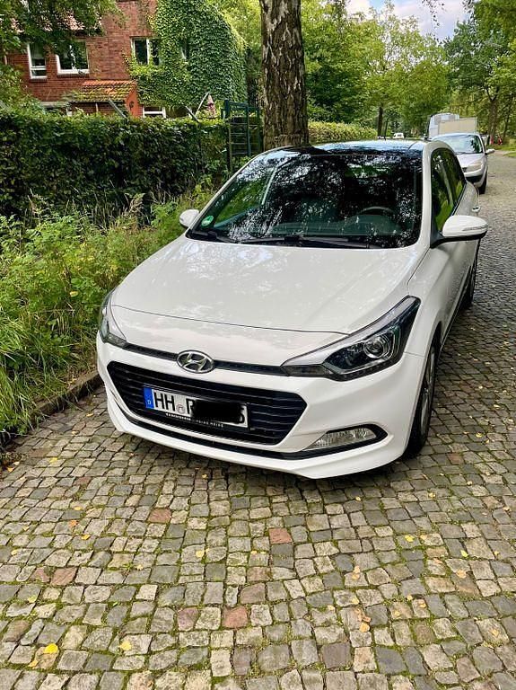 Gebraucht Hyundai i20 Passion 120 PS (88 kW) 2016 Weiß Kleinwagen