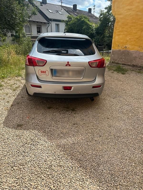 Silber Gebraucht 2011 Mitsubishi Lancer Limousine | 2.800 € (Fairer Preis) - Bild 1/4