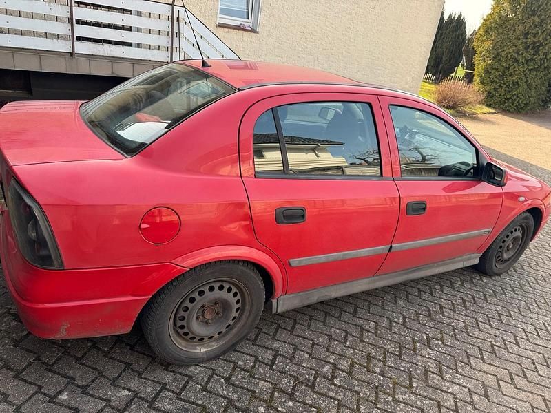 Gebraucht Opel Astra 125 PS (91 kW) 2000 Rot Limousine