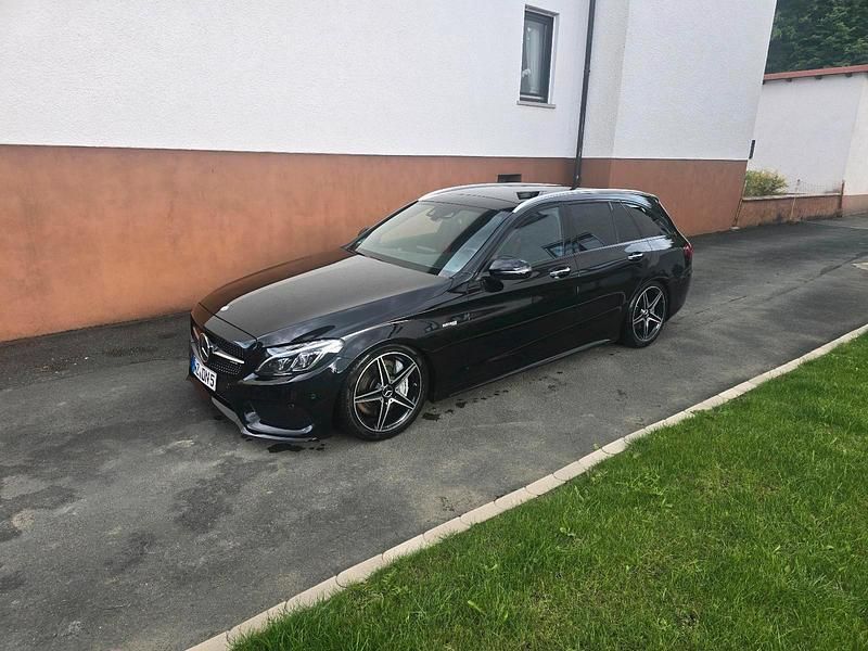 Schwarz Gebraucht 2017 Mercedes C43 AMG AMG Kombi | 28.500 € (Fairer Preis) - Bild 1/4