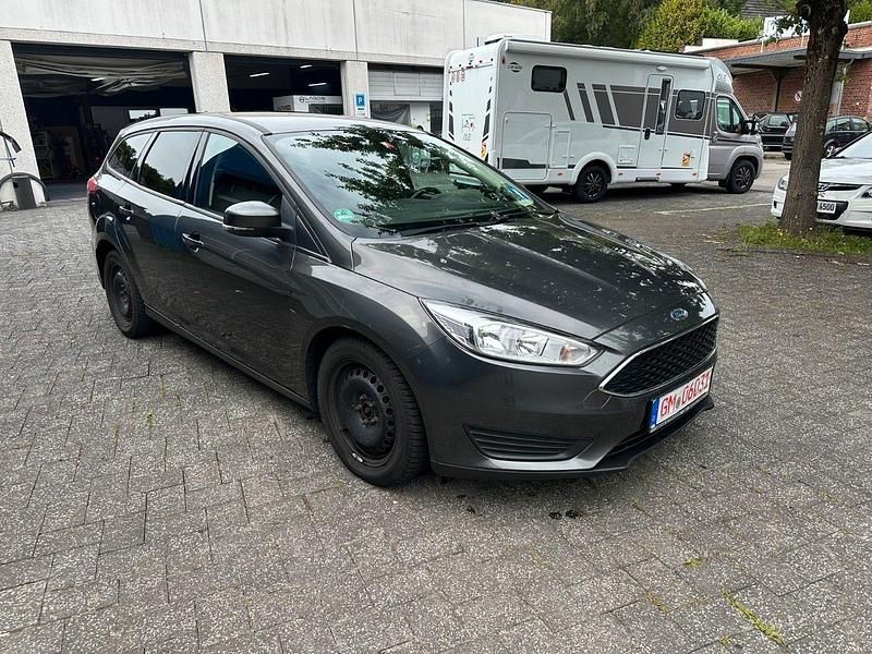 Gebraucht Ford Focus Trend 95 PS (69 kW) 2018 Grau Kombi