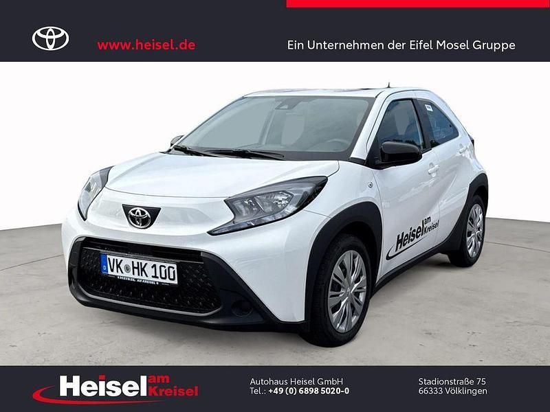 Weiß Neu 2025 Toyota Aygo X-play Kleinwagen | 15.460 € - Bild 1/4