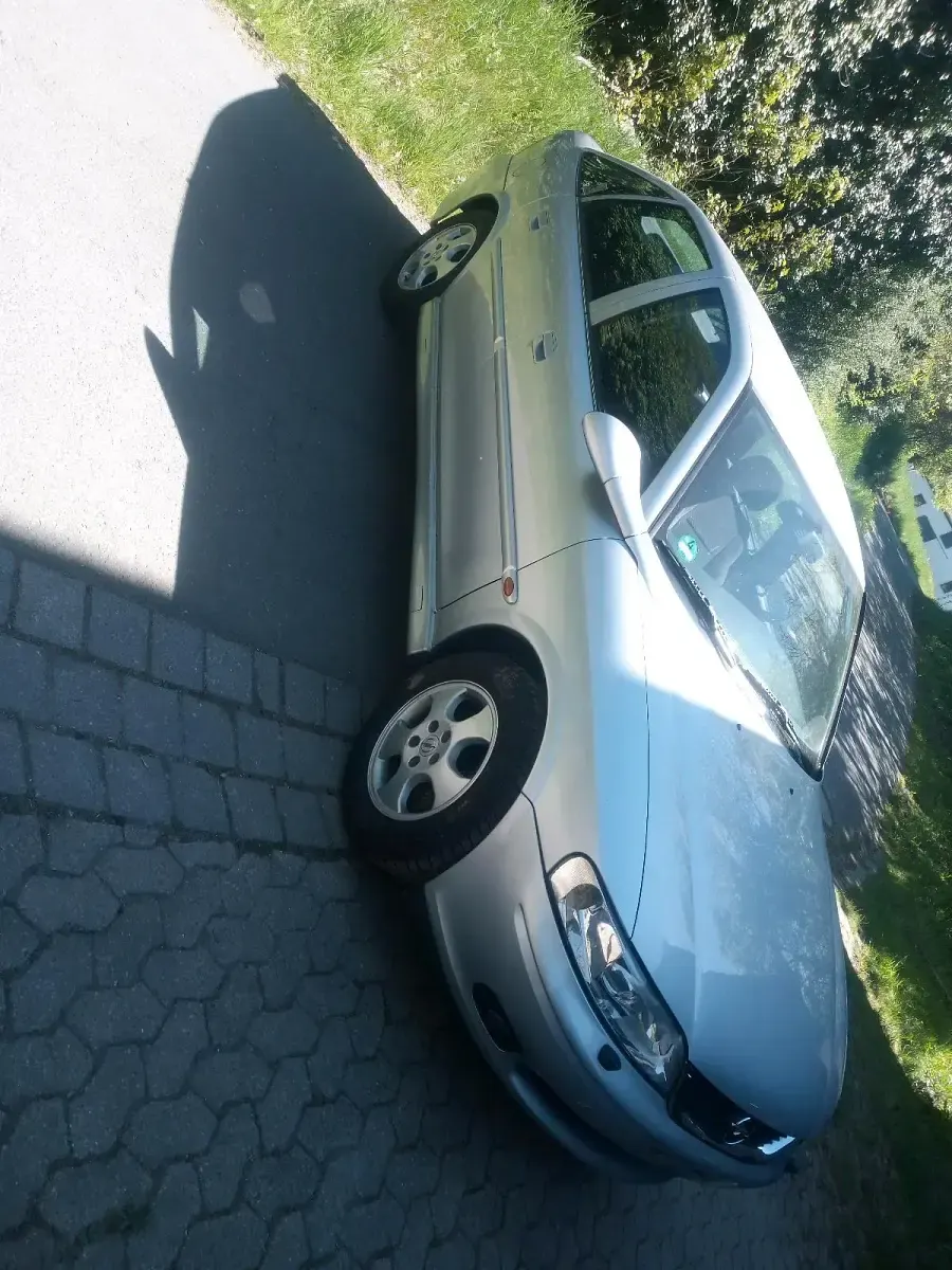 Usata Opel Vectra 100 CV (73 kW) 2001 Argento Berlina