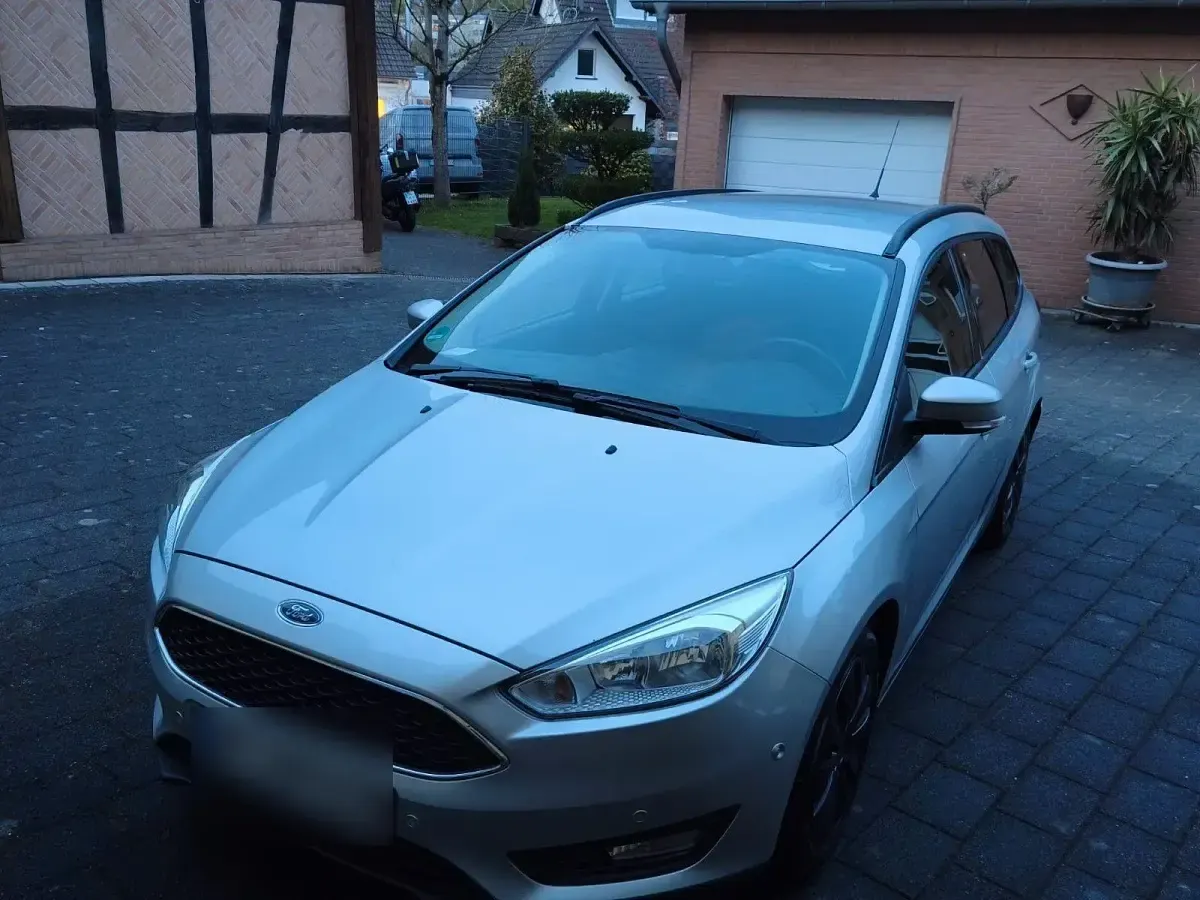 Gebraucht Ford Focus Trend 105 PS (77 kW) 2017 Silber Kombi