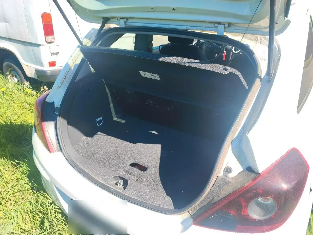 Gebraucht Opel Corsa 100 PS (73 kW) 2010 Weiß Kleinwagen