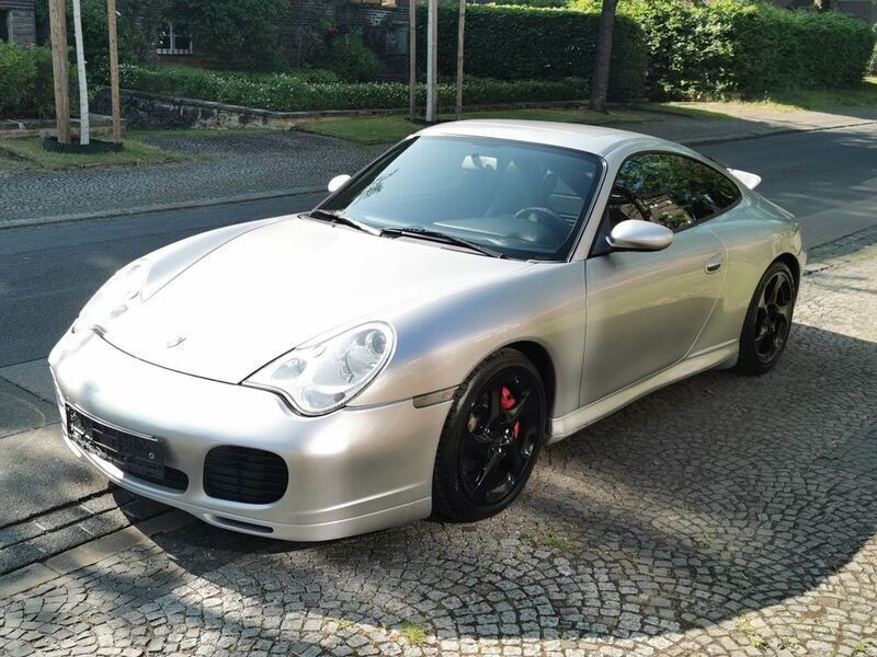 Silber Gebraucht 2004 Porsche 911 Carrera 4S Coupé | 56.996 € (Teuer) - Bild 1/4