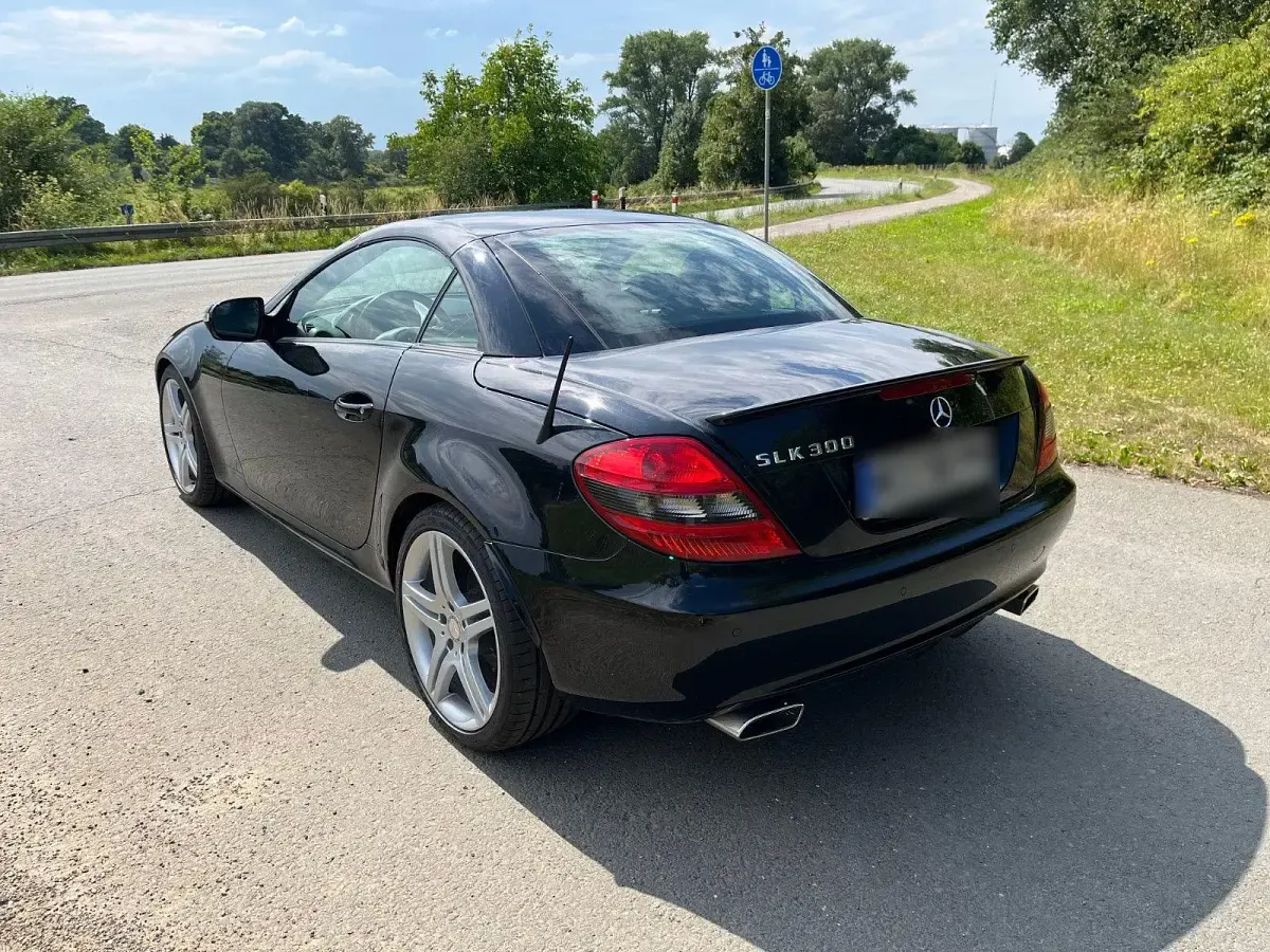 Gebraucht Mercedes SLK300 231 PS (169 kW) 2010 Schwarz Cabrio