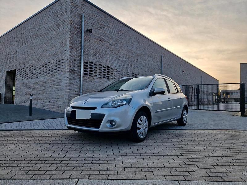 Gebraucht Renault Clio GrandTour Dynamique 75 PS (55 kW) 2011 Grau Kombi