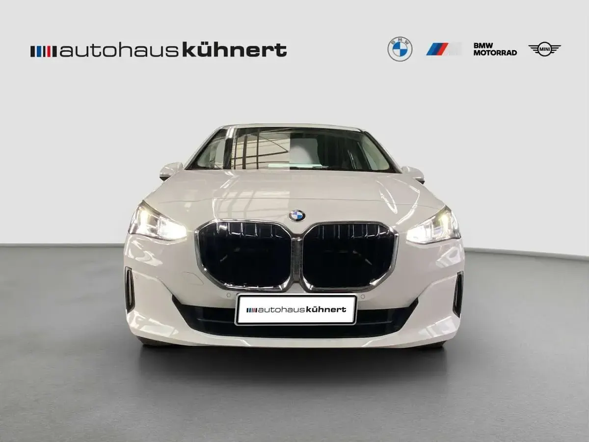 Gebraucht BMW 223 Active Tourer Sport Line 197 PS (144 kW) 2023 Weiß Van / Kleinbus