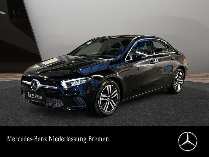 Schwarz Gebraucht 2021 Mercedes A180 Progressive Limousine | 22.890 € (Fairer Preis) - Bild 1/3