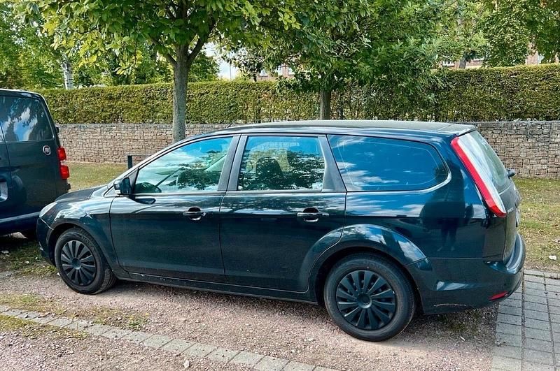 Second-hand Ford Focus 125 CP (91 kW) 2010 Negru Break