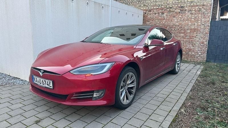 Rot Gebraucht 2017 Tesla Model S Kleinwagen | 22.999 € (Superpreis) - Bild 1/4