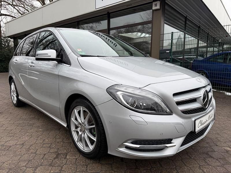 Gebraucht Mercedes B250 211 PS (155 kW) 2012 Silber Van / Kleinbus
